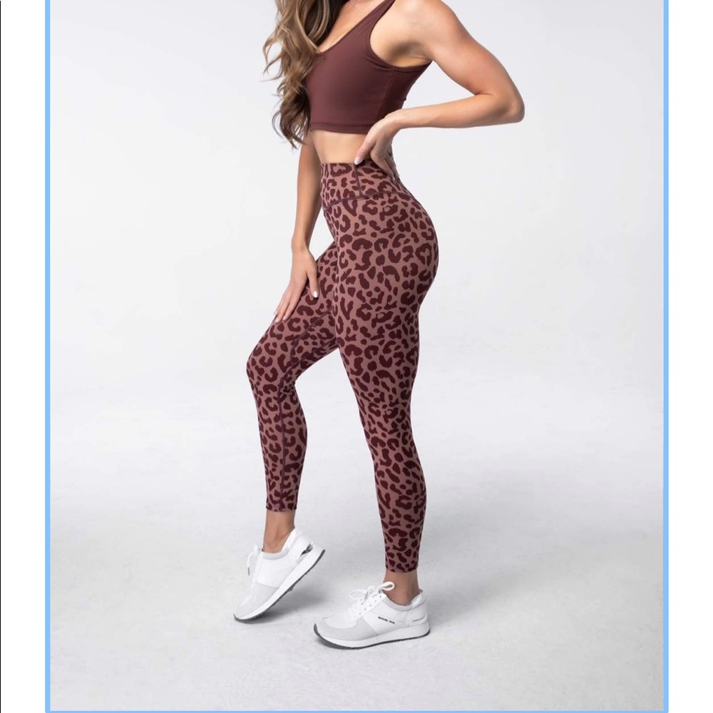 ISO. XSMALL OR SMALL